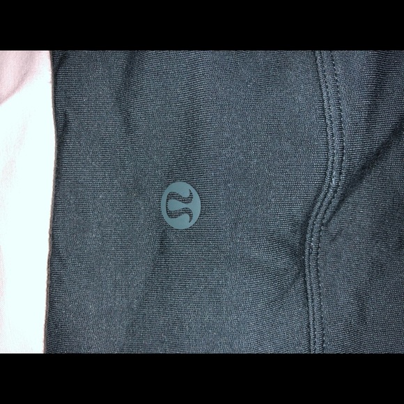 Lululemon high rise/flare yoga pants size 6 - Picture 3 of 3